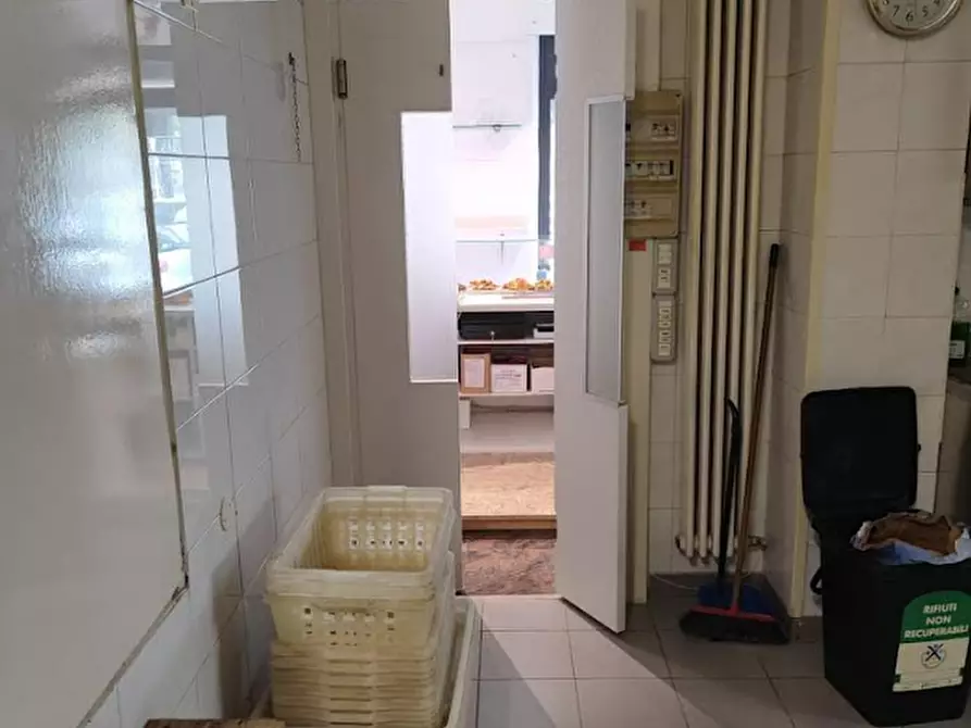 Immagine 22 di Attività commerciale in vendita  a Torino