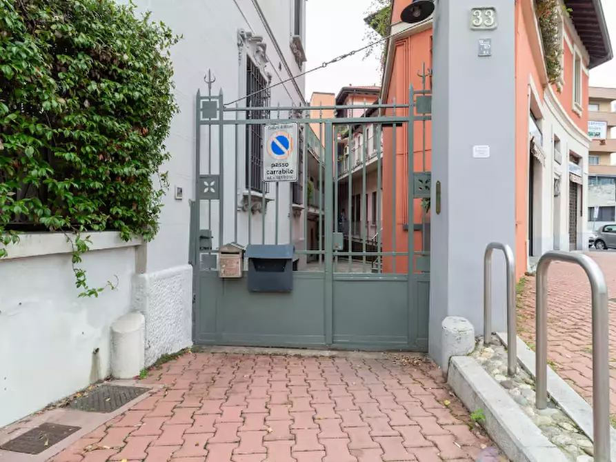 Immagine 29 di Attività commerciale in vendita  a Milano