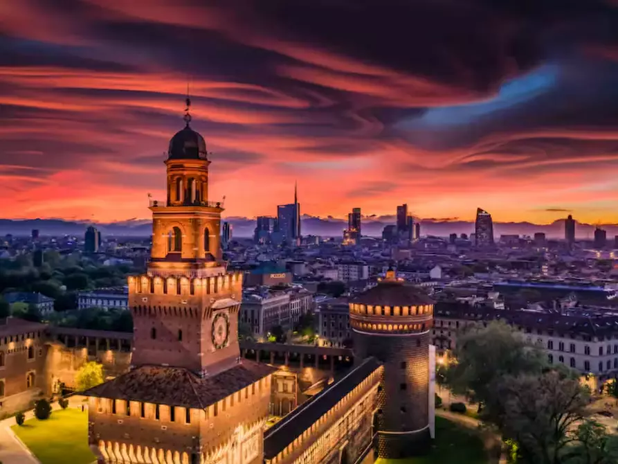 Immagine 48 di Attività commerciale in vendita  a Milano