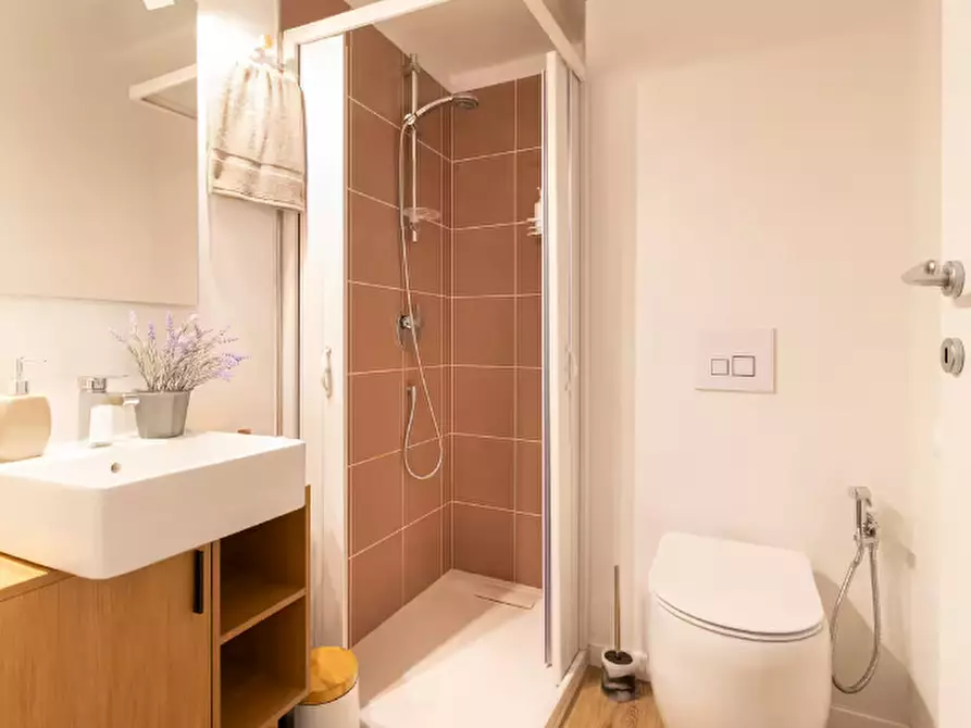 Immagine 26 di Attività commerciale in vendita  a Milano