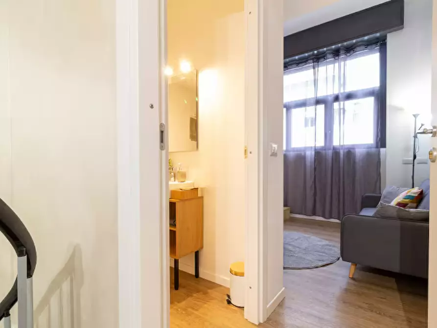 Immagine 27 di Attività commerciale in vendita  a Milano