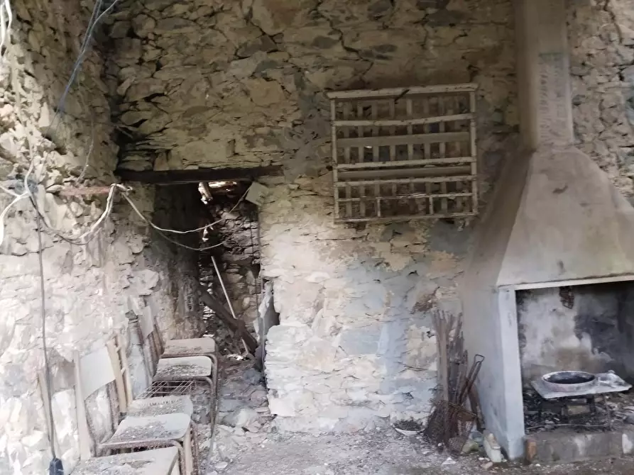 Immagine 12 di Rustico / casale in vendita  a Leivi