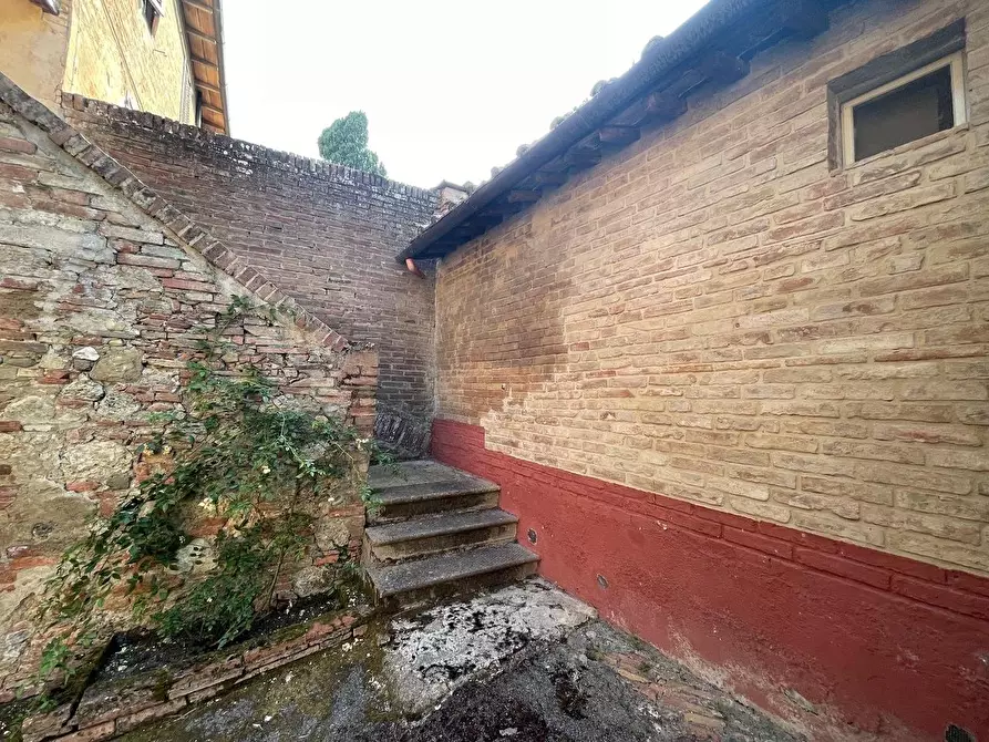 Immagine 51 di Appartamento in vendita  a Siena