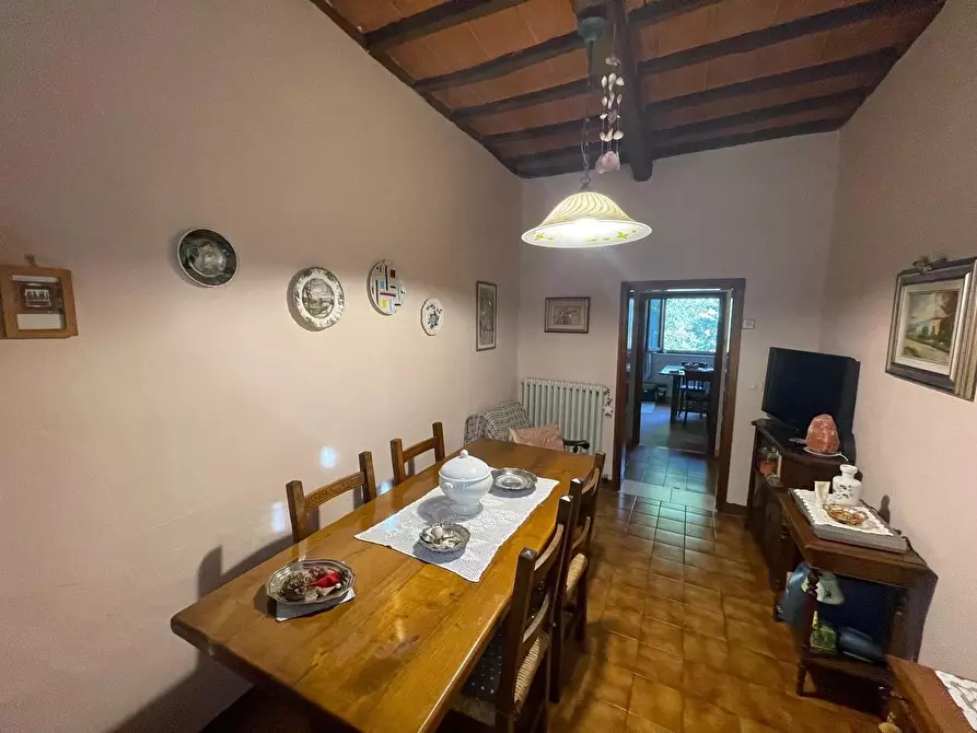 Immagine 11 di Appartamento in vendita  a Siena
