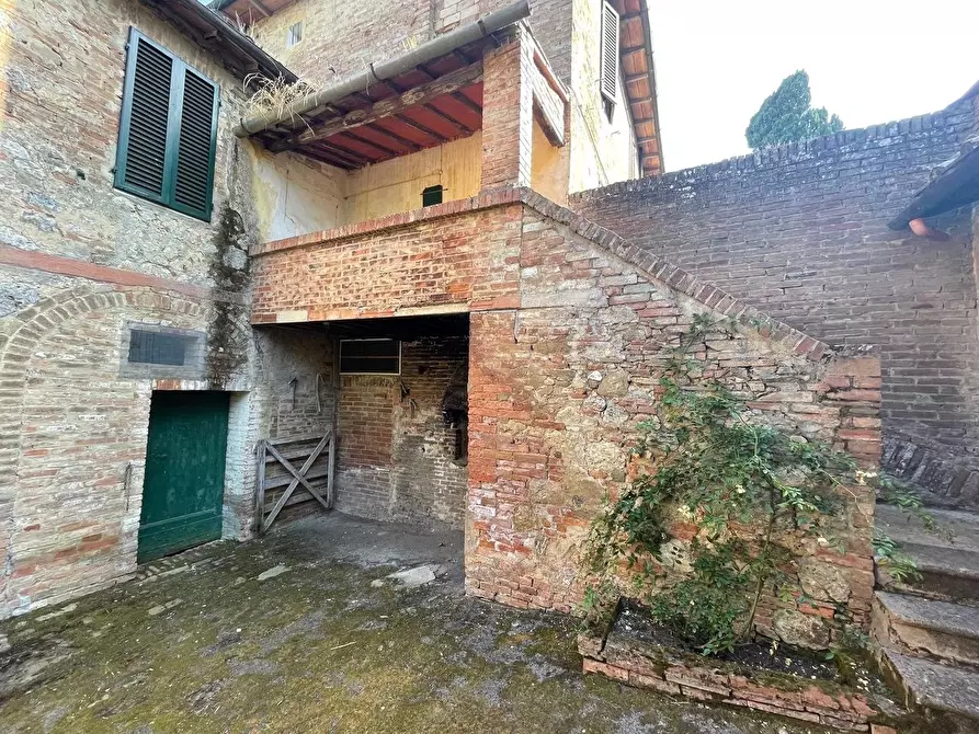 Immagine 52 di Appartamento in vendita  a Siena