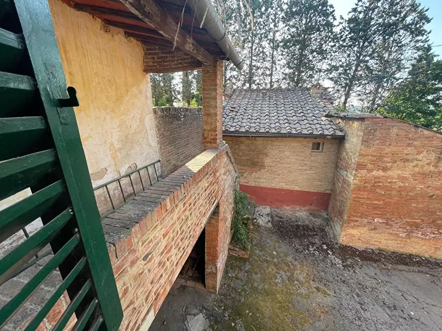 Immagine 37 di Appartamento in vendita  a Siena