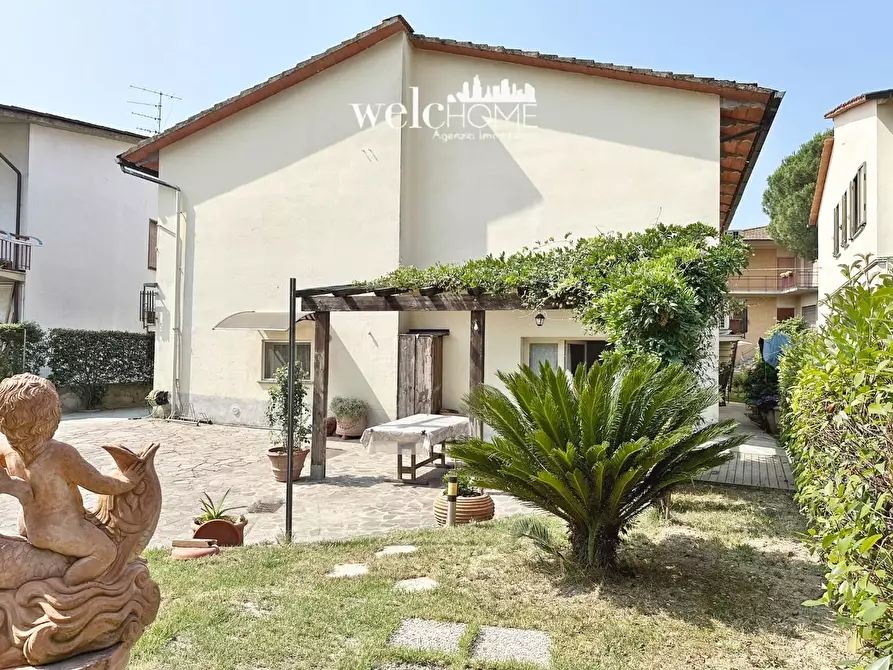 Immagine 4 di Villa in vendita  a Campi Bisenzio