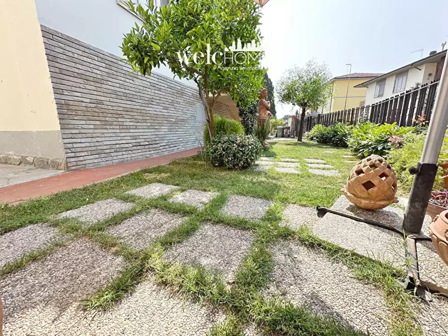 Immagine 26 di Villa in vendita  a Campi Bisenzio