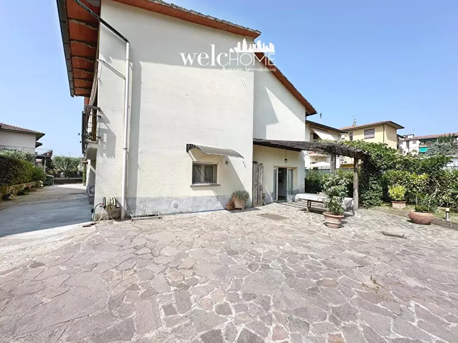 Immagine 25 di Villa in vendita  a Campi Bisenzio