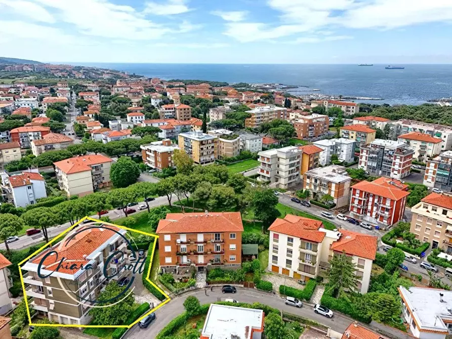 Immagine 18 di Appartamento in vendita  a Livorno