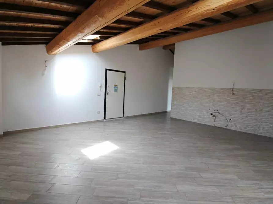 Immagine 4 di Appartamento in vendita  a Cascina