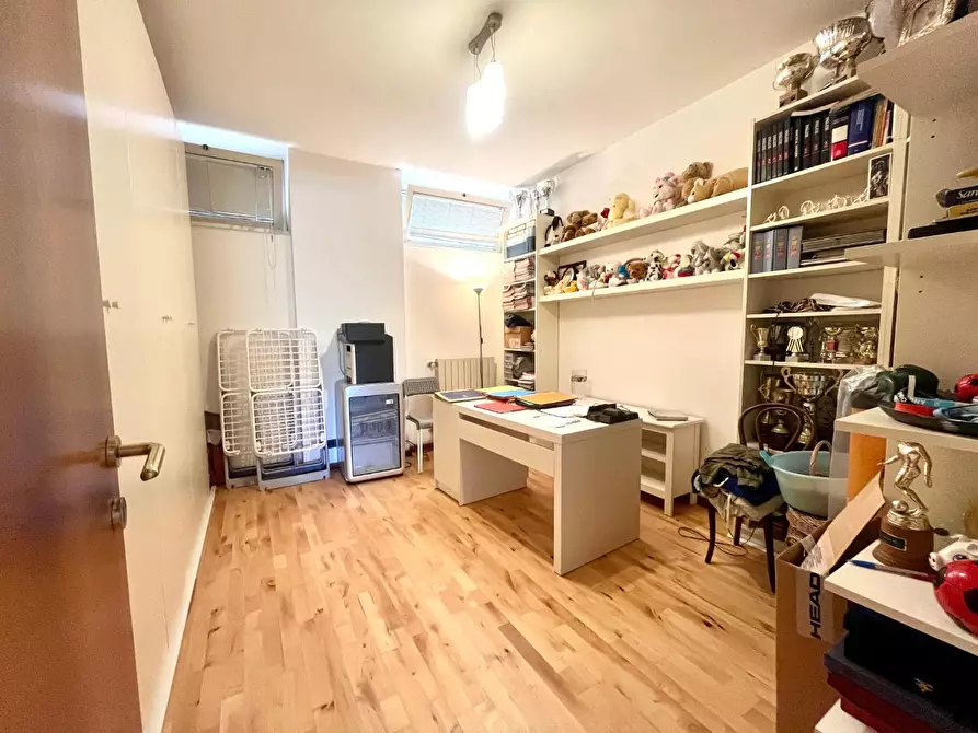 Immagine 11 di Appartamento in vendita  a Massa