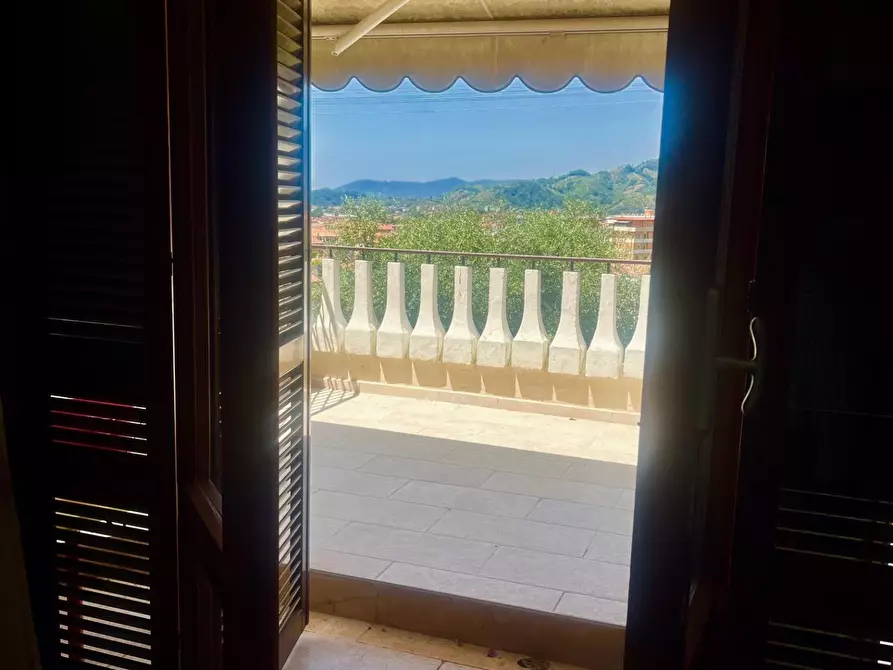 Immagine 14 di Appartamento in vendita  a Massa