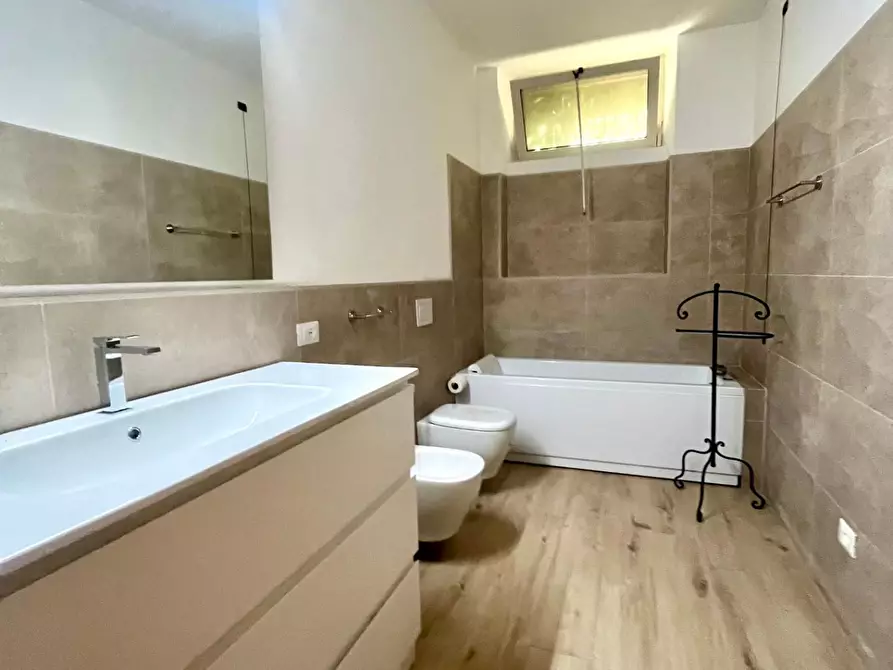 Immagine 17 di Appartamento in vendita  a Massa