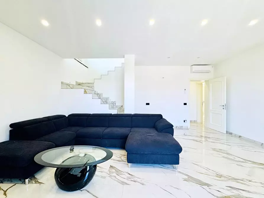 Immagine 9 di Villa in vendita  a Pietrasanta