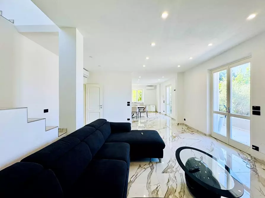 Immagine 11 di Villa in vendita  a Pietrasanta