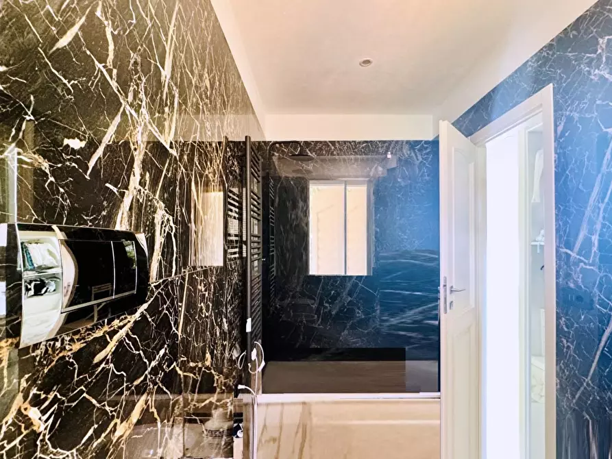 Immagine 22 di Villa in vendita  a Pietrasanta