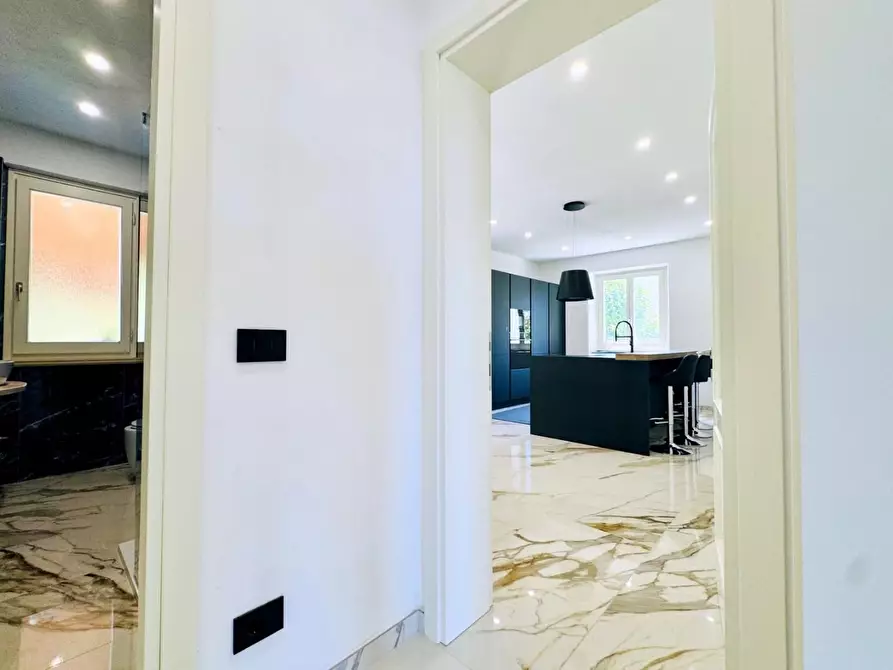 Immagine 12 di Villa in vendita  a Pietrasanta