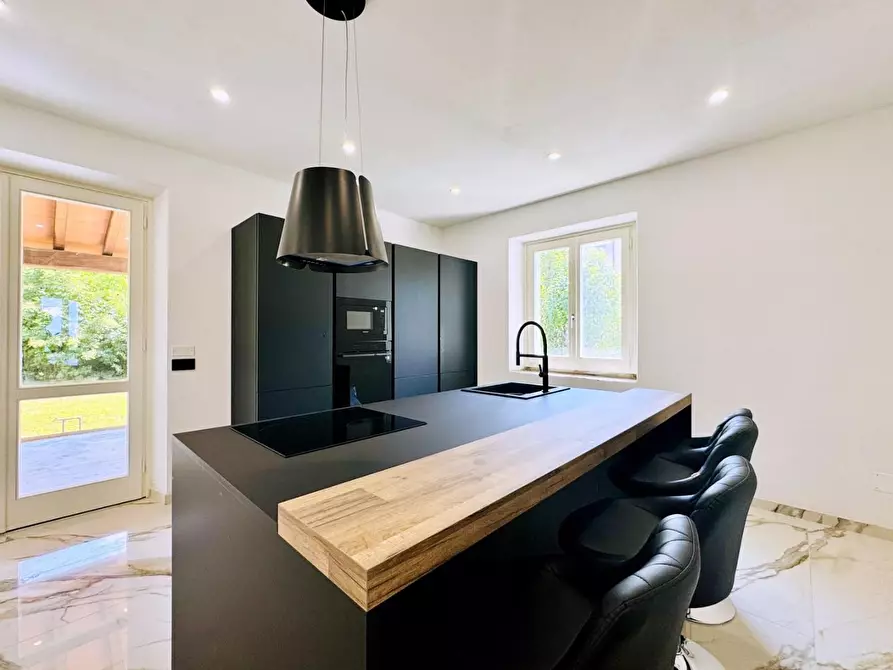 Immagine 15 di Villa in vendita  a Pietrasanta