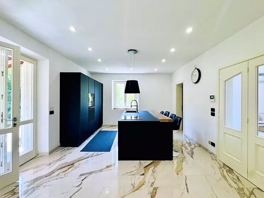 Immagine 4 di Villa in vendita  a Pietrasanta