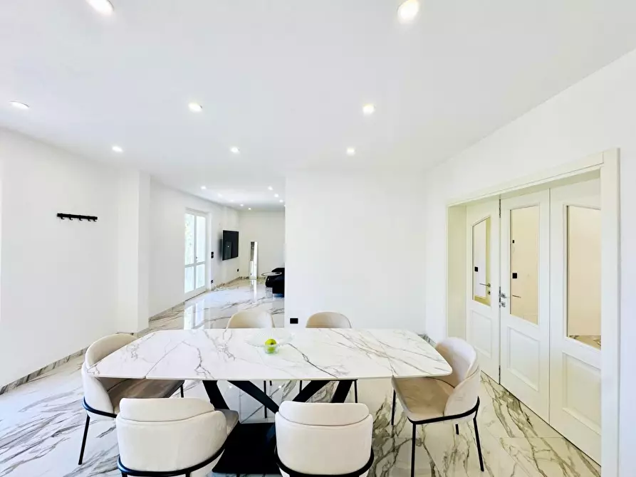 Immagine 6 di Villa in vendita  a Pietrasanta