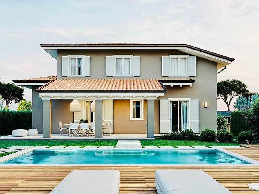 Immagine 1 di Villa in vendita  a Pietrasanta
