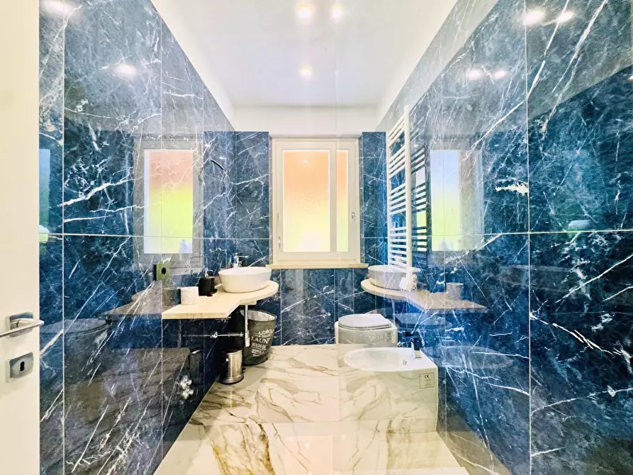 Immagine 19 di Villa in vendita  a Pietrasanta