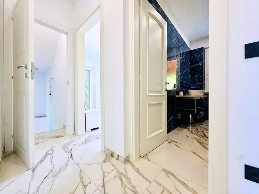 Immagine 17 di Villa in vendita  a Pietrasanta