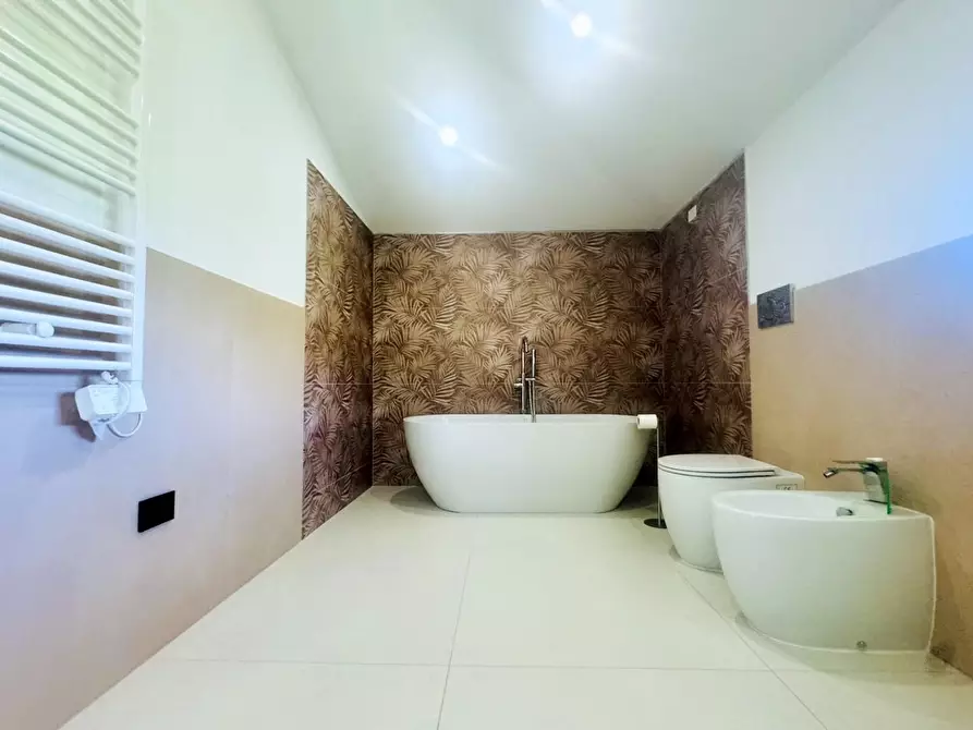 Immagine 24 di Villa in vendita  a Pietrasanta