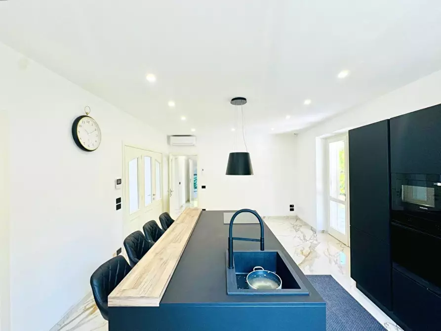 Immagine 16 di Villa in vendita  a Pietrasanta