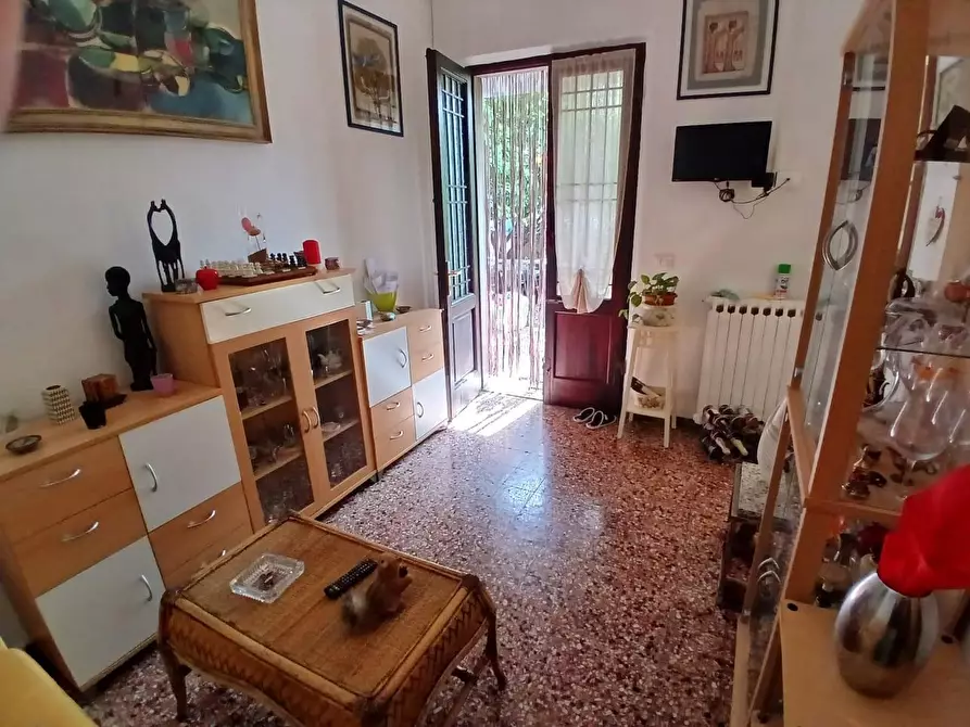 Immagine 3 di Porzione di casa in vendita  a Massa