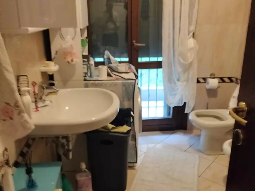 Immagine 10 di Appartamento in vendita  a Reggio Nell'emilia