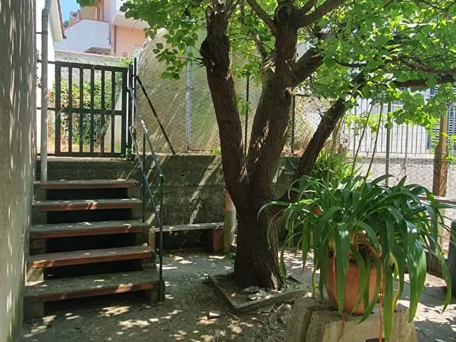 Immagine 2 di Casa bifamiliare in vendita  a Lucca