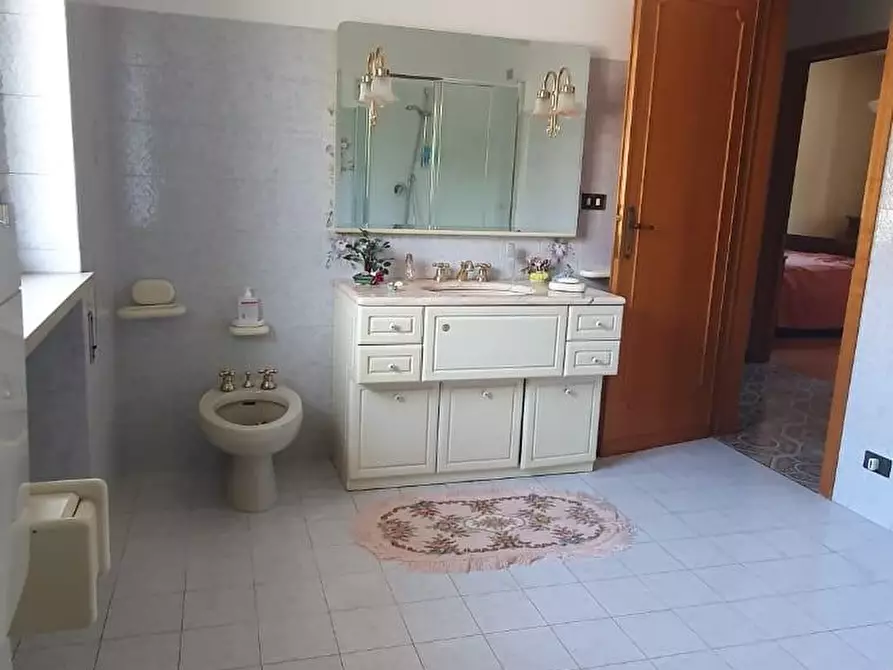 Immagine 31 di Casa bifamiliare in vendita  a Lucca