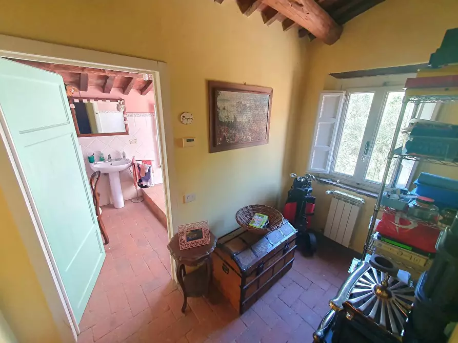 Immagine 41 di Casa semindipendente in vendita  a Lucca
