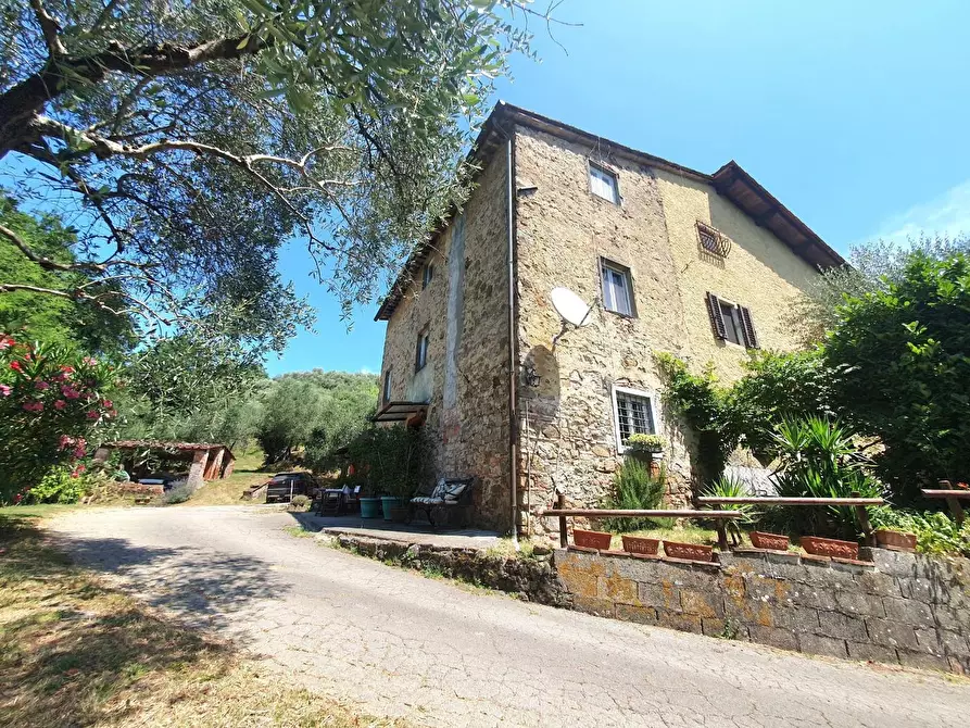 Immagine 56 di Casa semindipendente in vendita  a Lucca