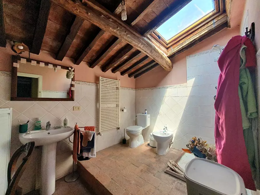 Immagine 43 di Casa semindipendente in vendita  a Lucca