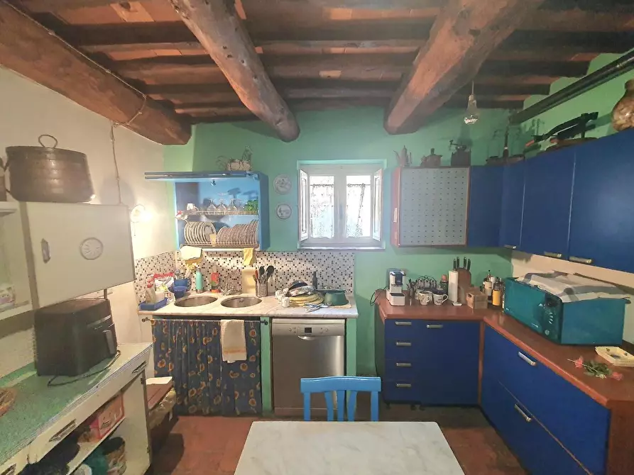 Immagine 12 di Casa semindipendente in vendita  a Lucca
