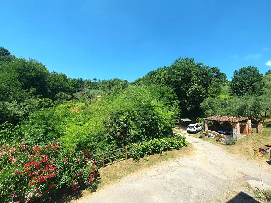 Immagine 25 di Casa semindipendente in vendita  a Lucca