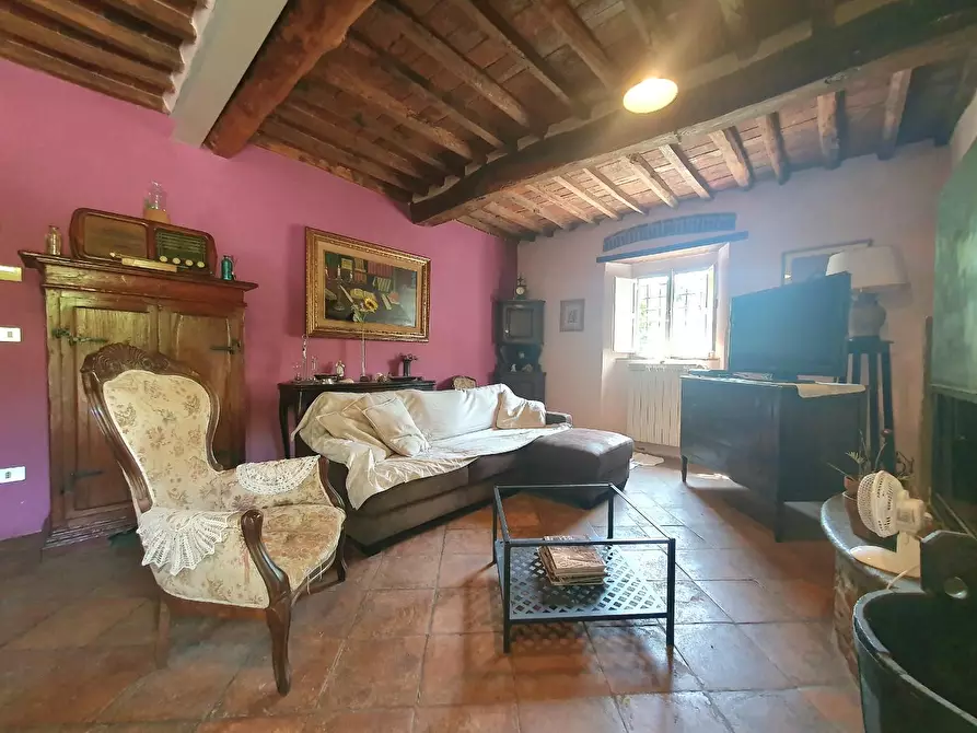 Immagine 4 di Casa semindipendente in vendita  a Lucca