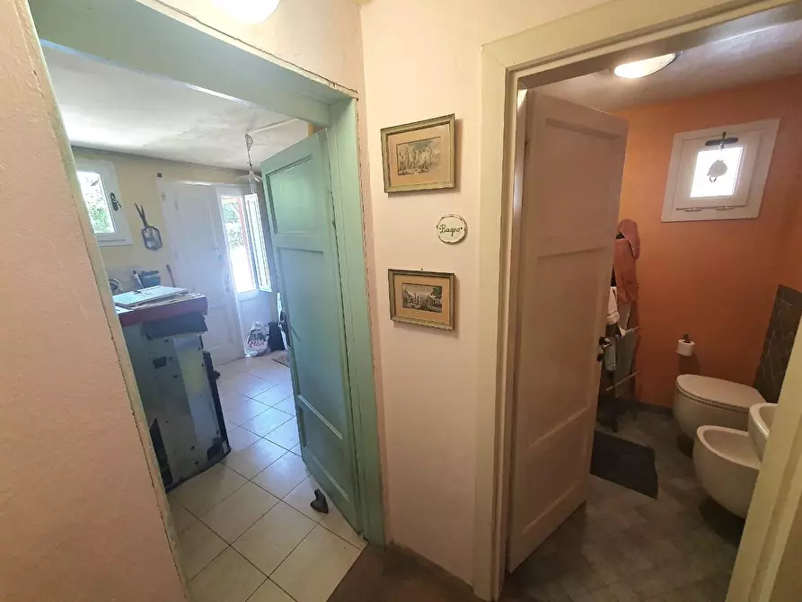 Immagine 16 di Casa semindipendente in vendita  a Lucca