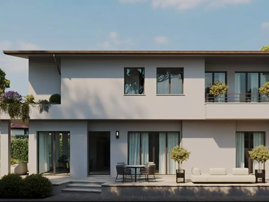 Immagine 2 di Villa in vendita  a Forte Dei Marmi