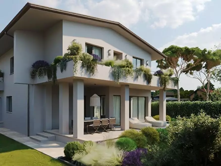Immagine 2 di Villa in vendita  a Forte Dei Marmi