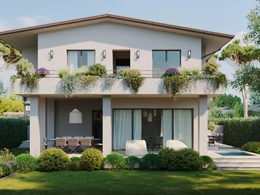 Immagine 3 di Villa in vendita  a Forte Dei Marmi