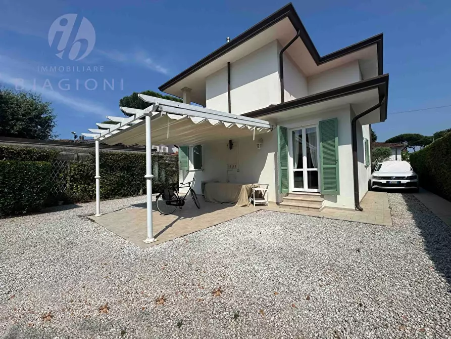 Immagine 7 di Villa in vendita  a Pietrasanta
