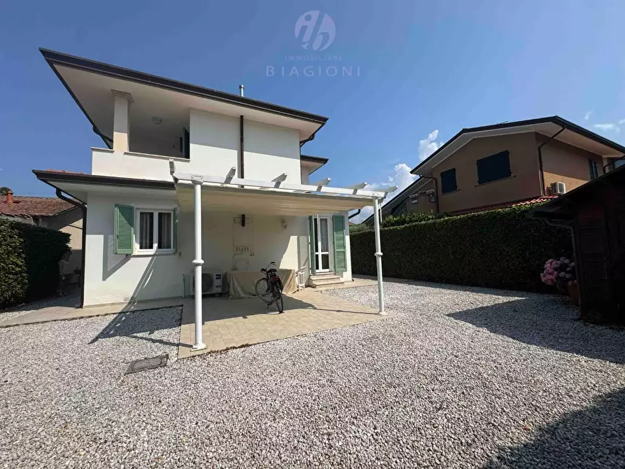 Immagine 6 di Villa in vendita  a Pietrasanta