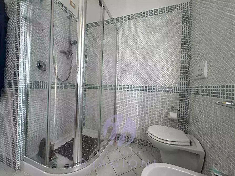 Immagine 21 di Villa in vendita  a Pietrasanta