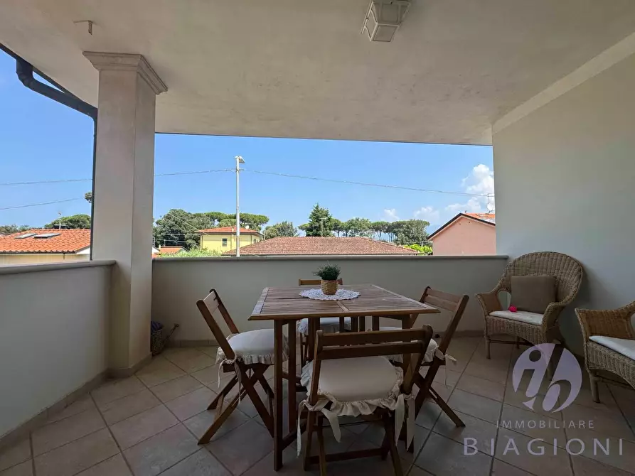 Immagine 11 di Villa in vendita  a Pietrasanta