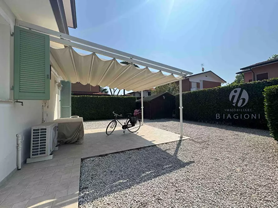 Immagine 5 di Villa in vendita  a Pietrasanta