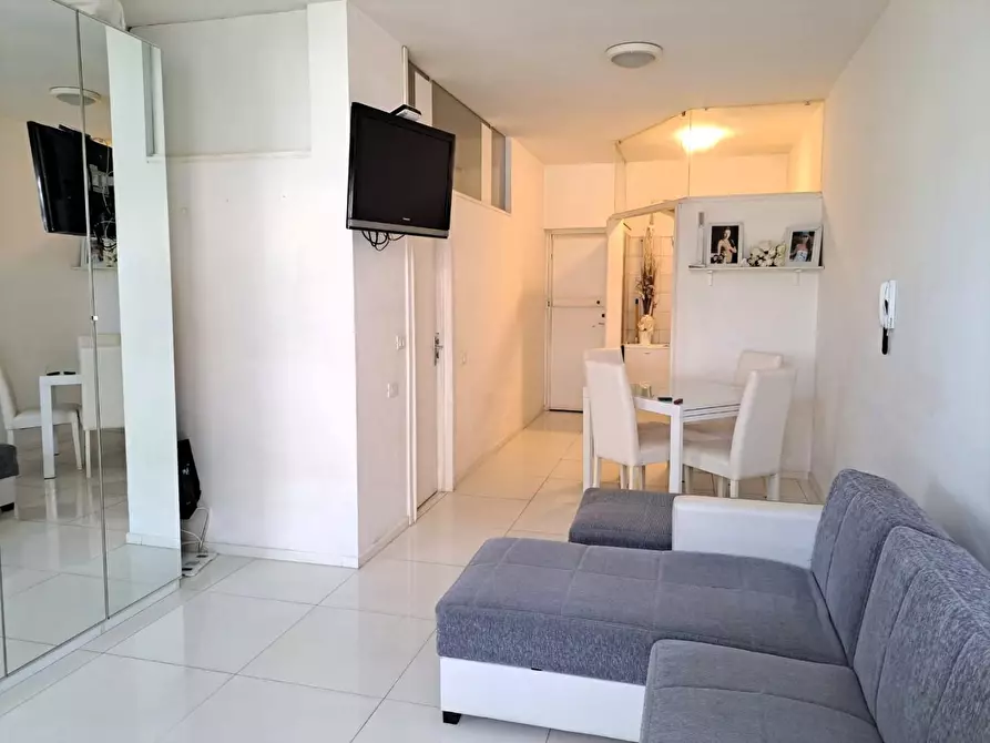 Immagine 5 di Appartamento in vendita  a Carrara